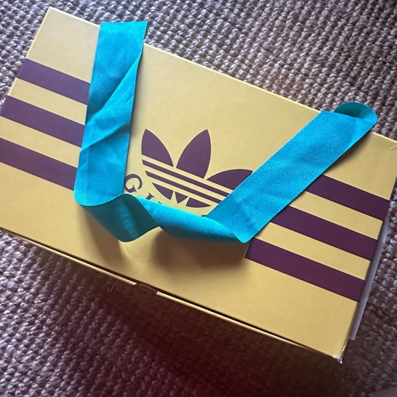 Gucci x Adidas Loafers. Never worn (sadly too big for me but they’re perfect!) - Picture 6 of 6